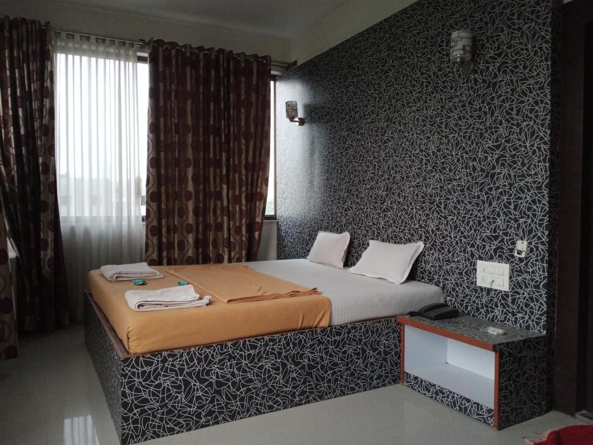 Malhar Palace Hotel Shirdi Εξωτερικό φωτογραφία